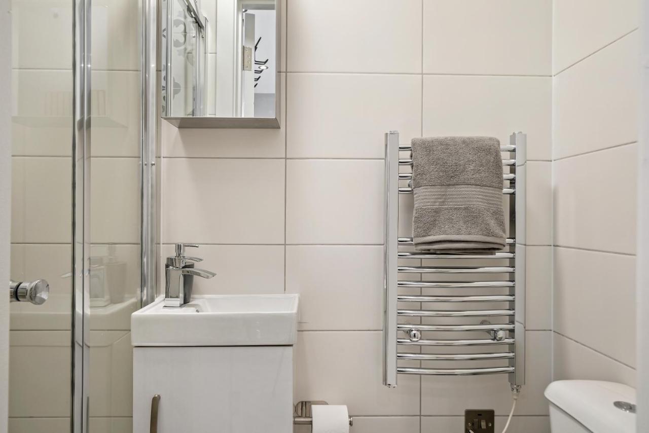 Cosy Heathrow Studios - Parking - Garden Лондон Экстерьер фото