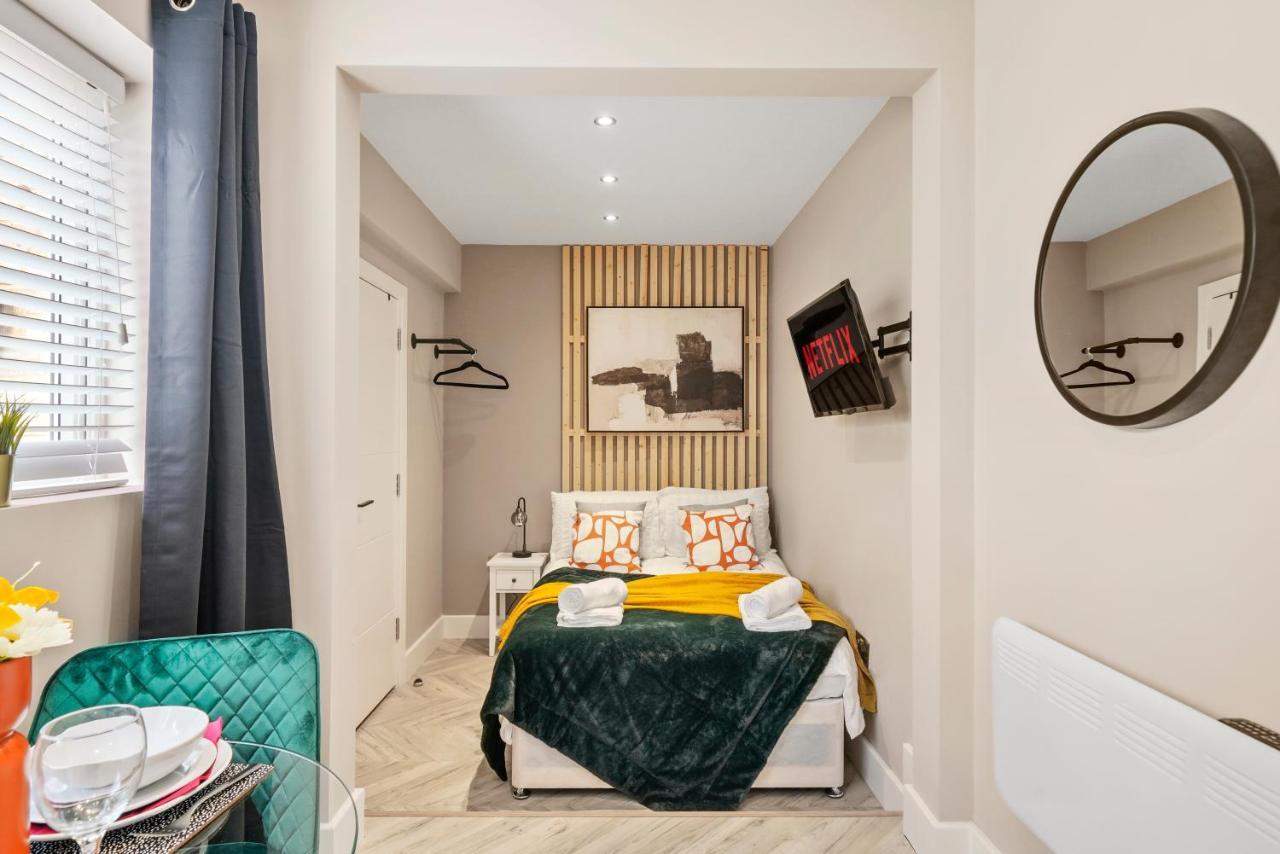 Cosy Heathrow Studios - Parking - Garden Лондон Экстерьер фото