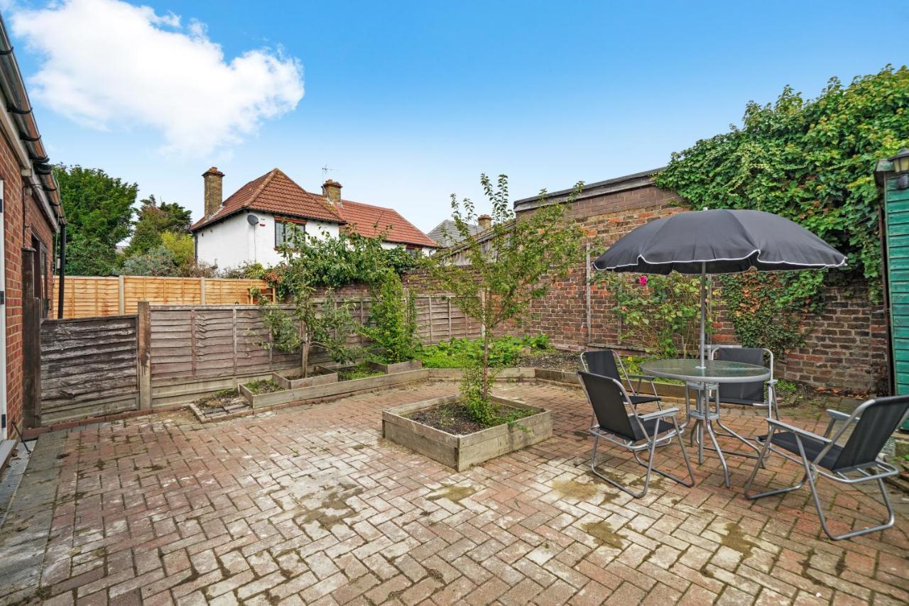 Cosy Heathrow Studios - Parking - Garden Лондон Экстерьер фото