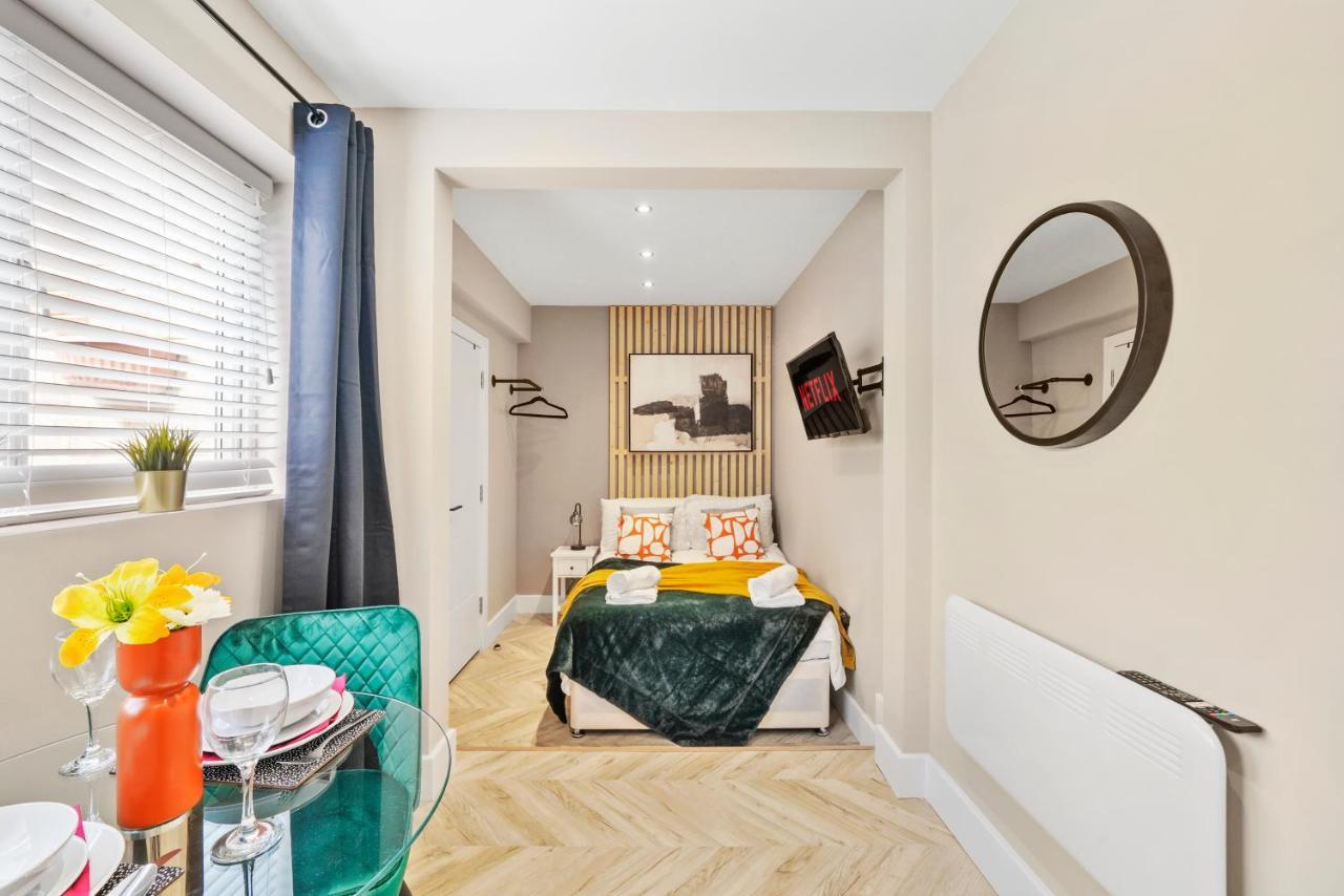 Cosy Heathrow Studios - Parking - Garden Лондон Экстерьер фото