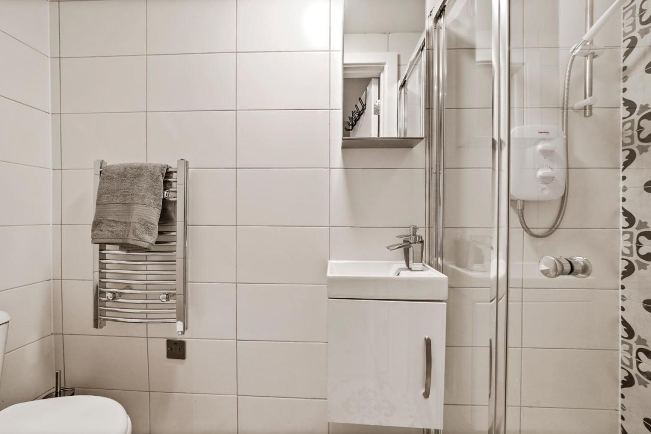 Cosy Heathrow Studios - Parking - Garden Лондон Экстерьер фото