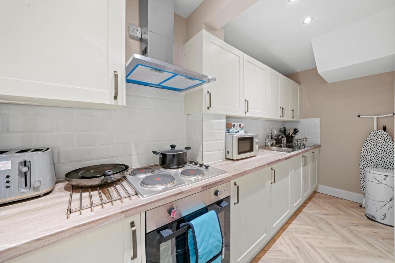 Cosy Heathrow Studios - Parking - Garden Лондон Экстерьер фото