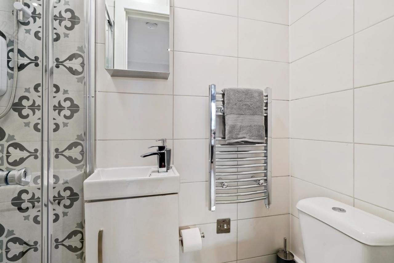 Cosy Heathrow Studios - Parking - Garden Лондон Экстерьер фото
